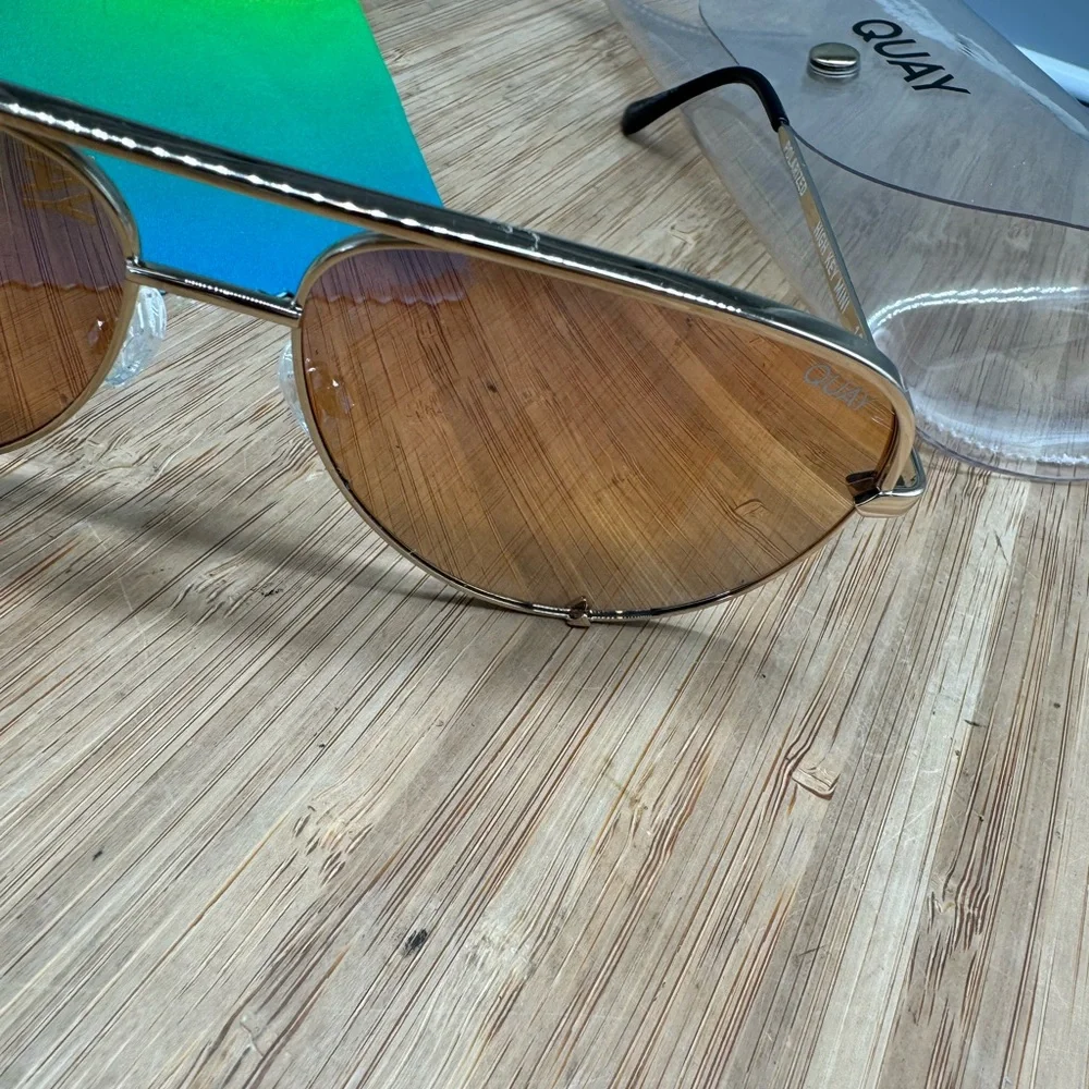 Quay‎ High Key Mini 126 Sunglasses Gold Polarized Display